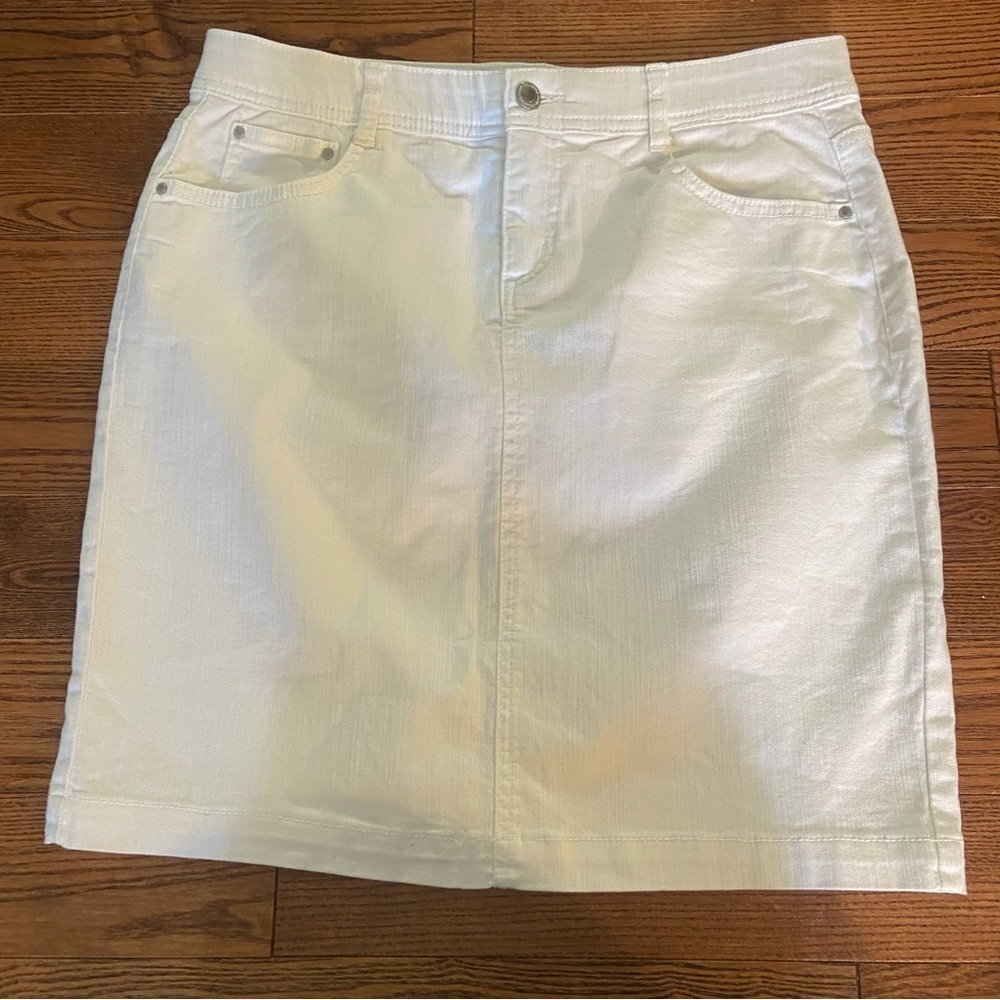EUC Charter Club Women's White Skirt In Size 10 Petite